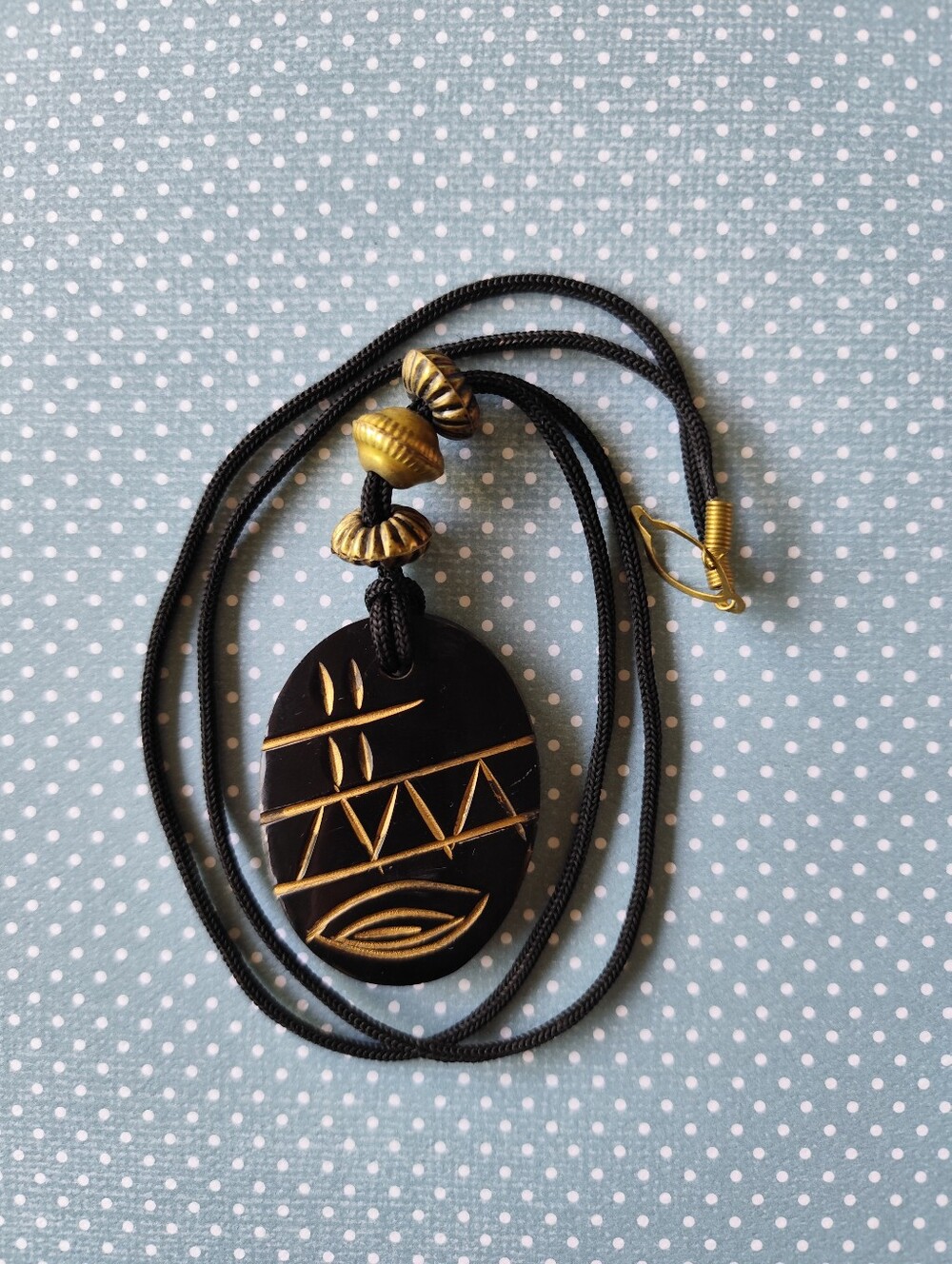 4/$50⭐️Hand-carved Black and Gold Oval Pendant Necklace